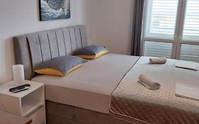 Apartments Rose Loboja
